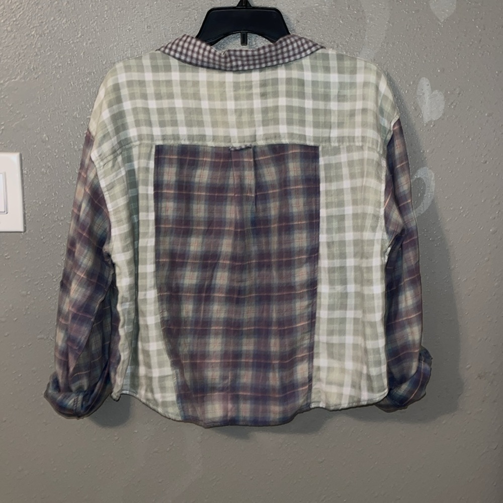 NEW❗️American Eagle Cropped Color Block Flannel - Picture 4 of 4